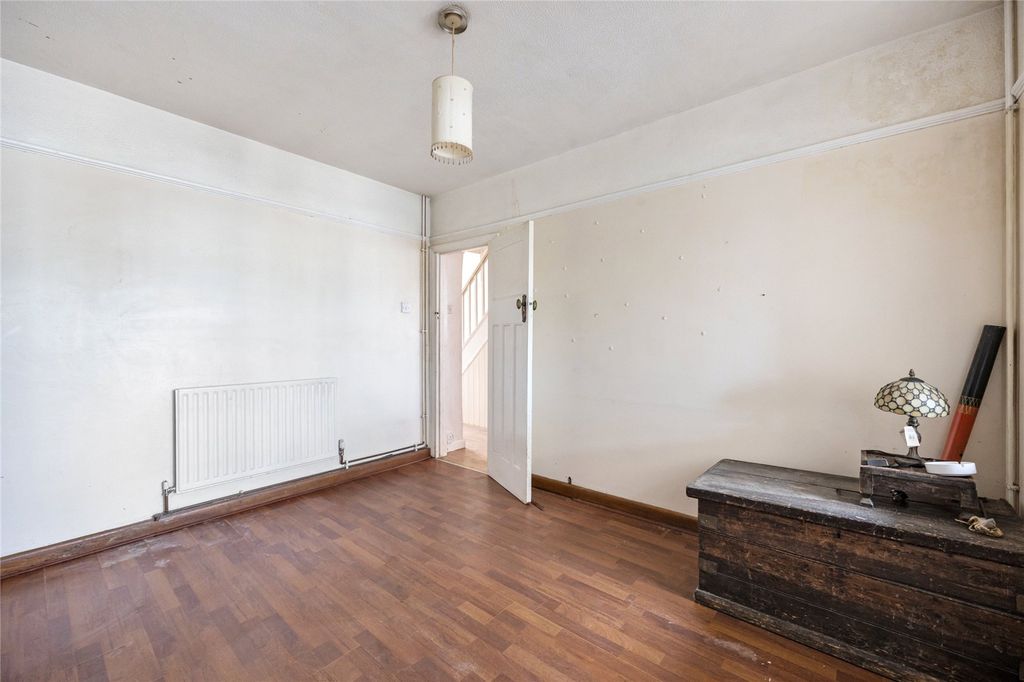 Property photo 2 of 17 Picture No. 21