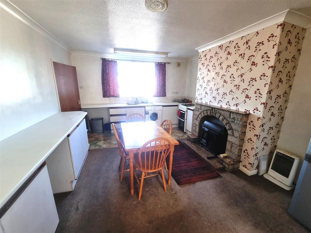 Property photo 3 of 14 Image0012.Jpg