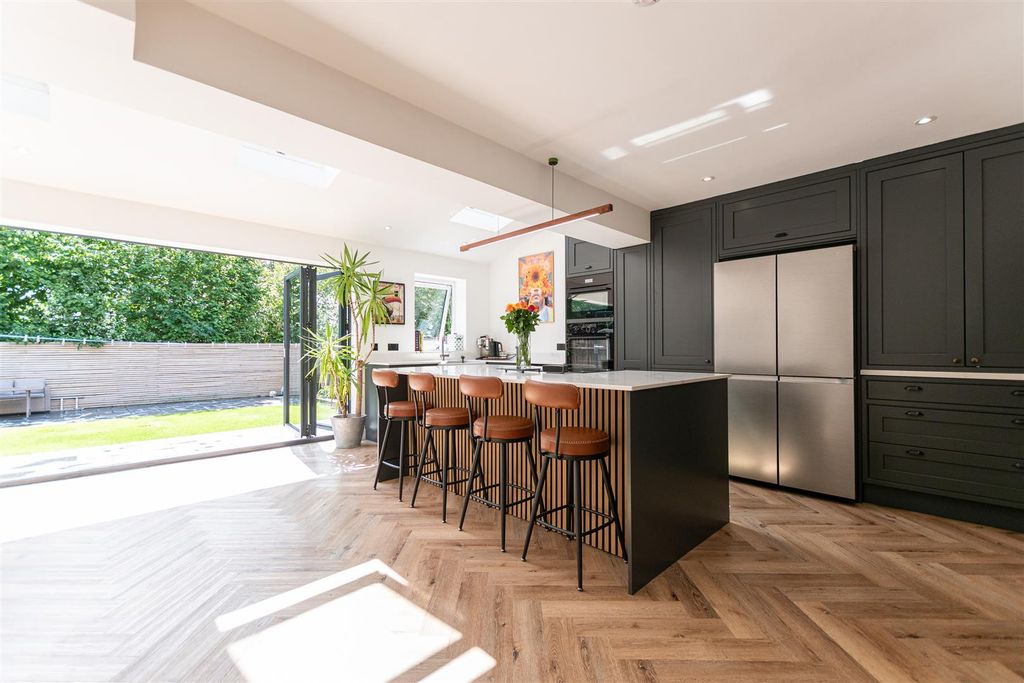 Property photo 2 of 40 Dining Area