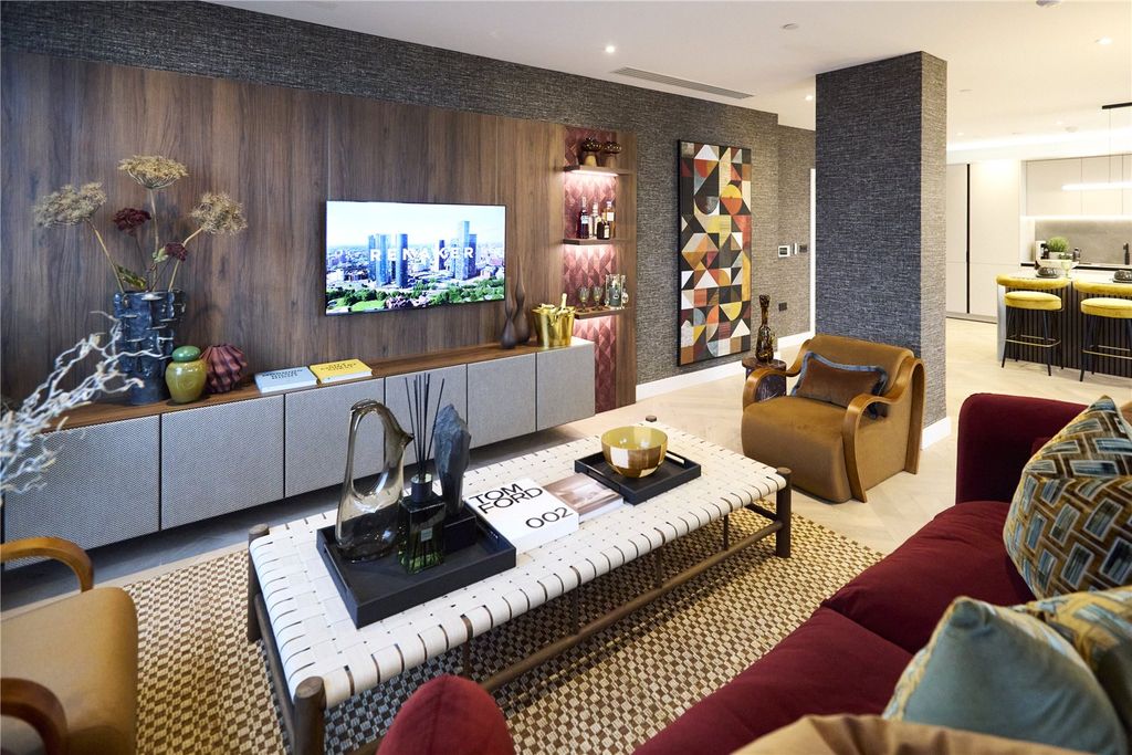 Property photo 1 of 26 Living Room