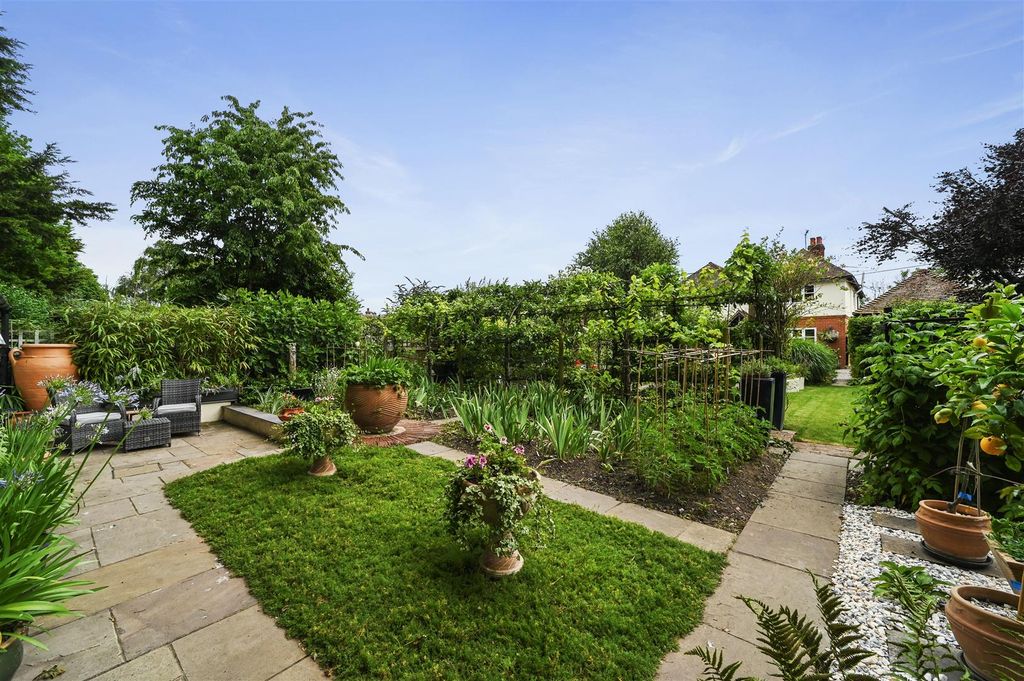 Property photo 3 of 20 Garden