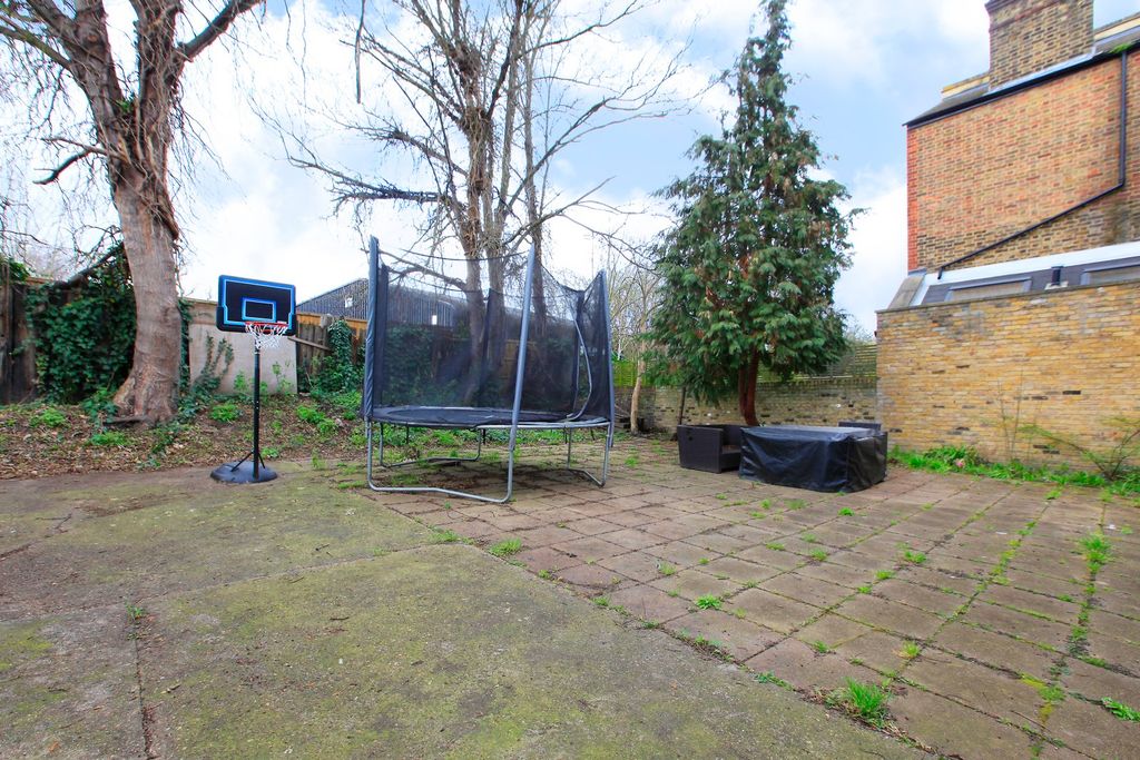 Property photo 3 of 8