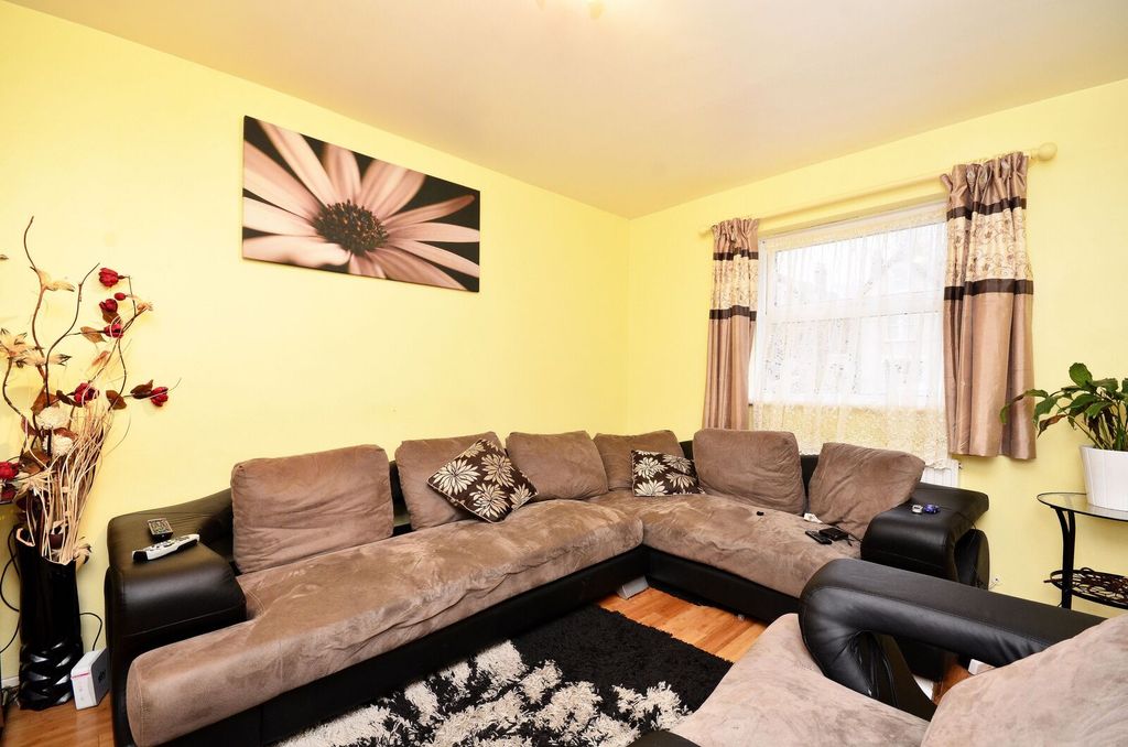 Property photo 2 of 8