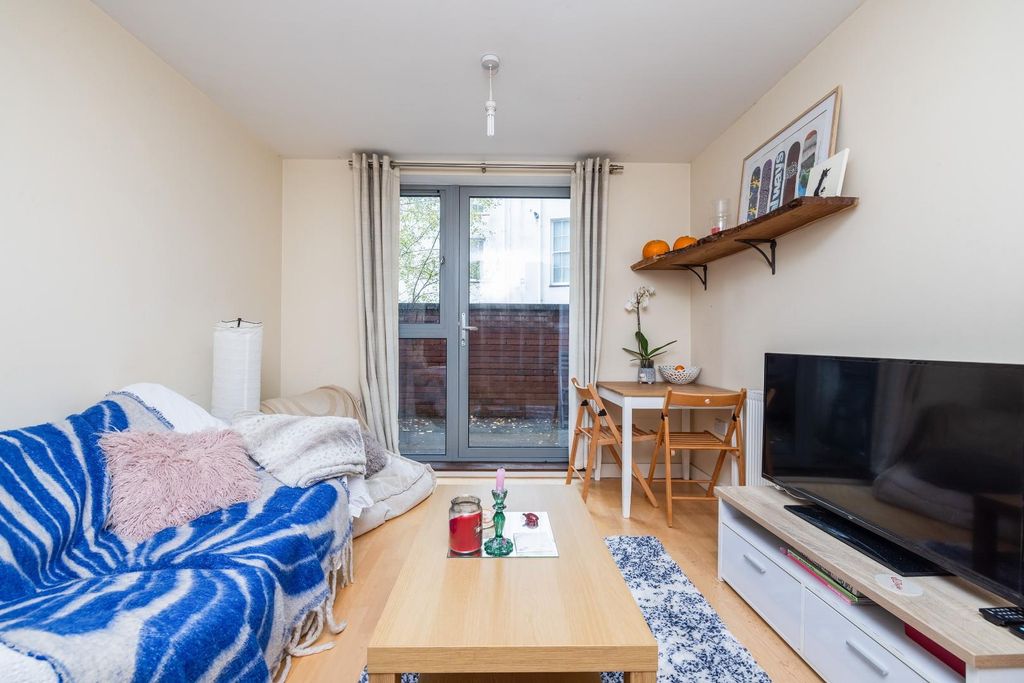 Property photo 1 of 17 Char7880.Jpg