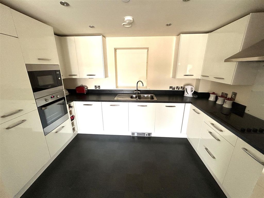 Property photo 3 of 12 Kitchen Area