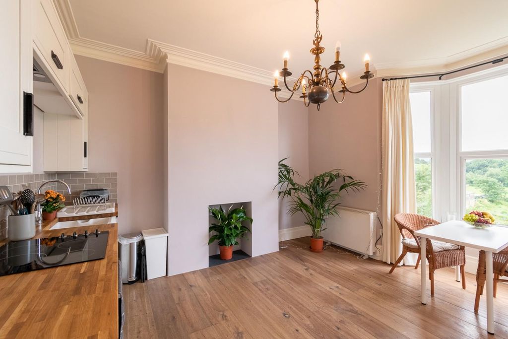 Property photo 3 of 12 Ground Floor Flat 130 London Road West-4.Jpg