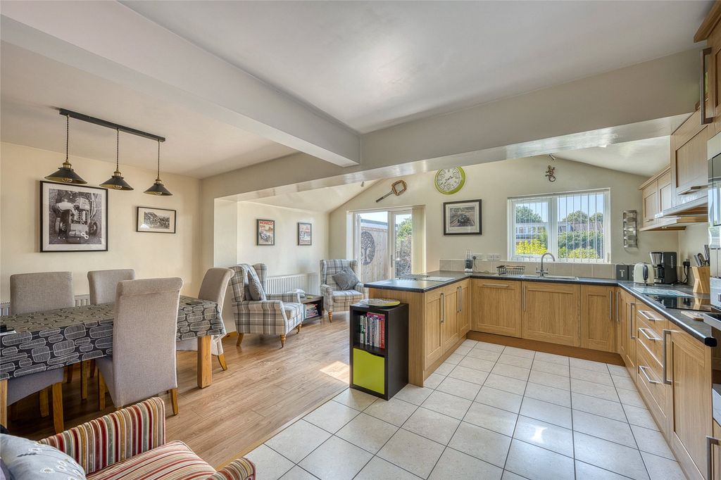 Property photo 2 of 19 Picture No. 31