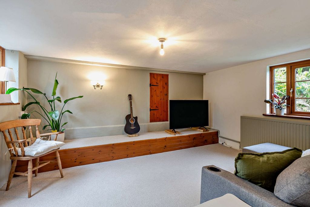 Property photo 2 of 21