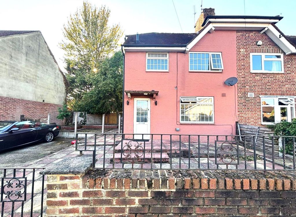 Property photo 1 of 10 External