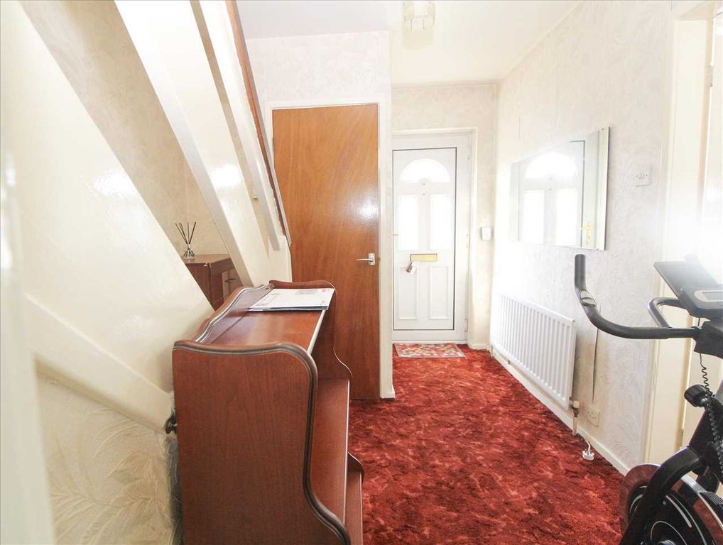 Property photo 2 of 16 Entrance Hall