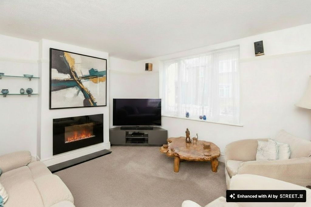 Property photo 3 of 25