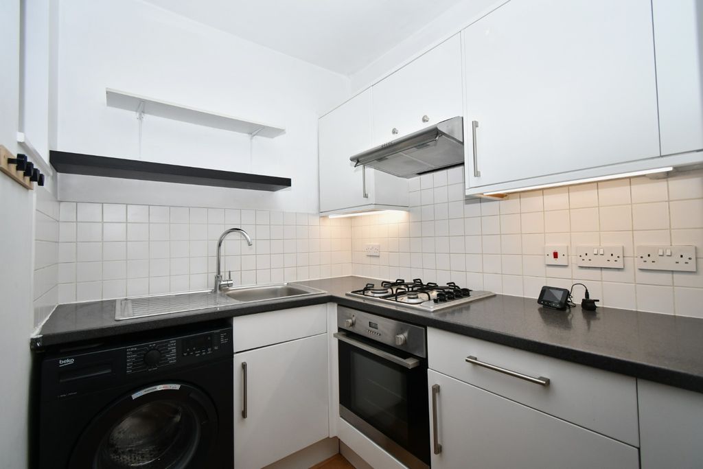 Property photo 1 of 6 843971