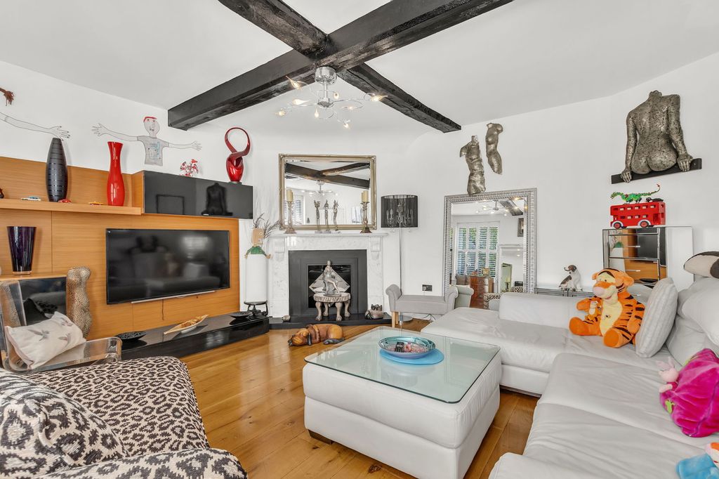 Property photo 3 of 33