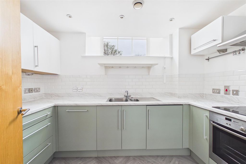 Property photo 3 of 13 Kitchen