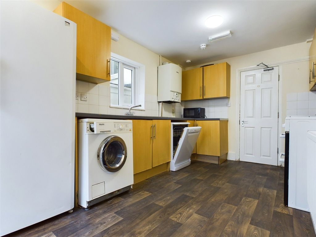 Property photo 3 of 7 Kitchen-Room-To_Rent