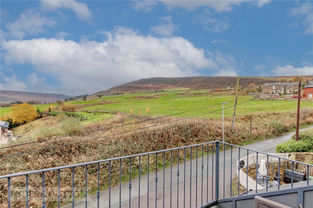 Property photo 2 of 27 Balcony