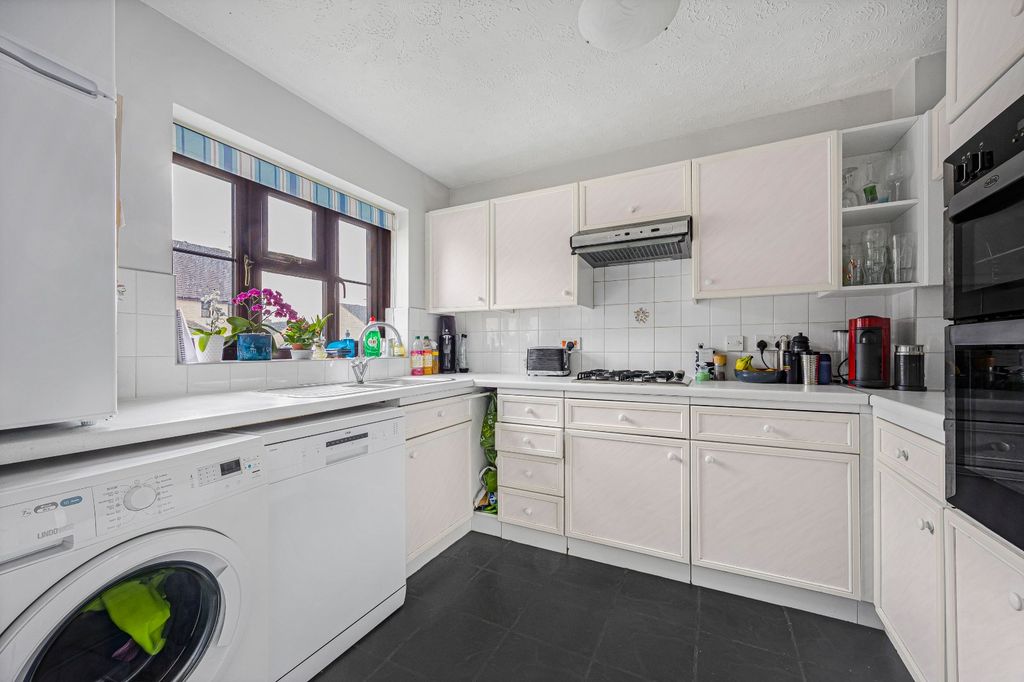 Property photo 3 of 16 Kitchen