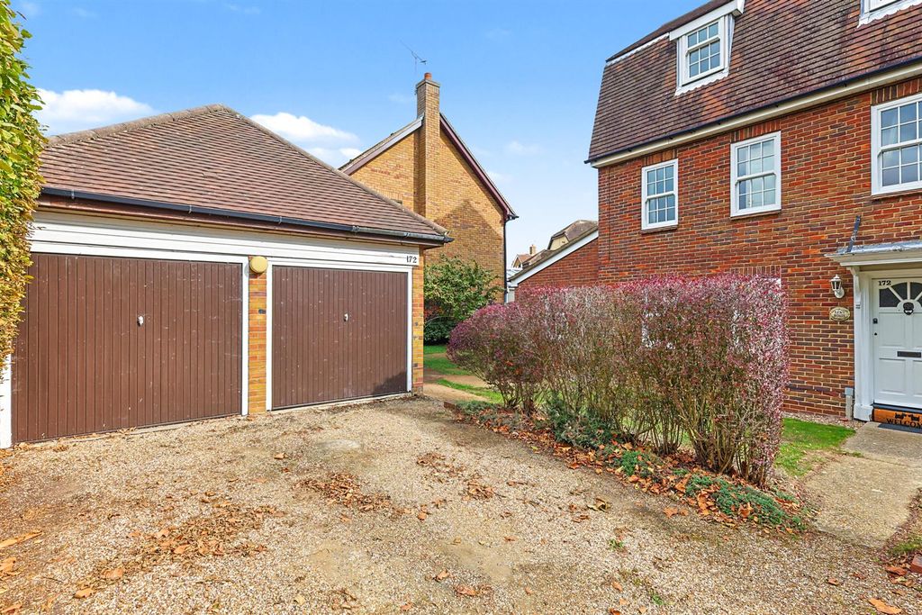 Property photo 3 of 31
