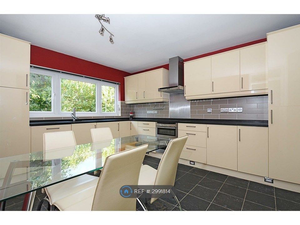 Property photo 1 of 6 Kitchen