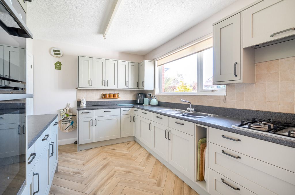 Property photo 3 of 19 1439214-13-69d69c...