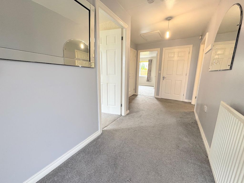 Property photo 2 of 9 Hallway