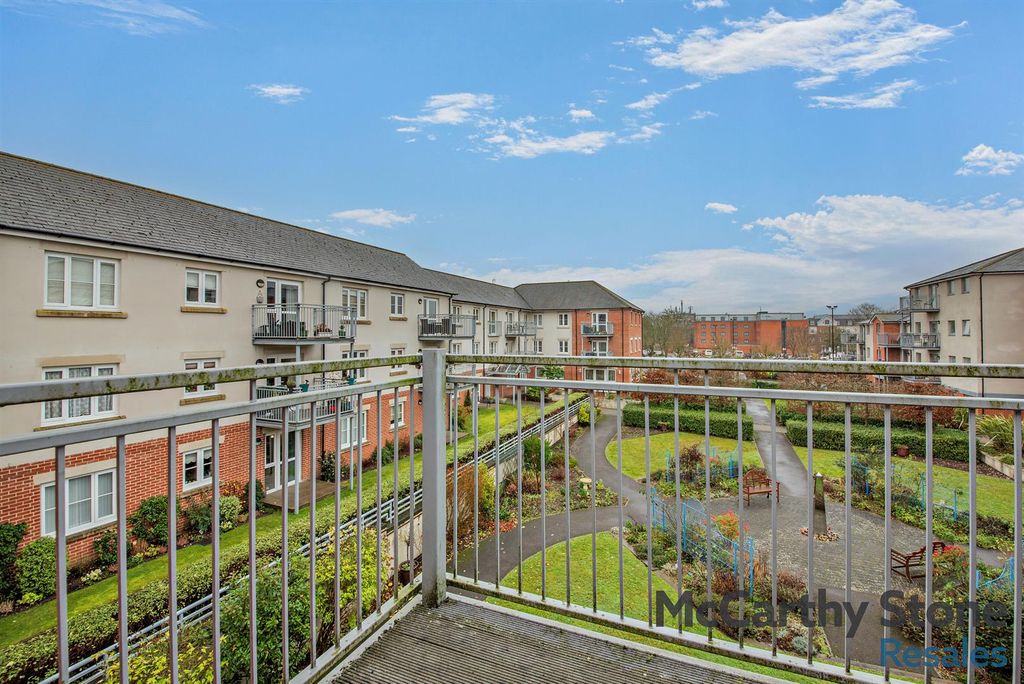 Property photo 2 of 24 8673960-Exterior01-800.Jpg