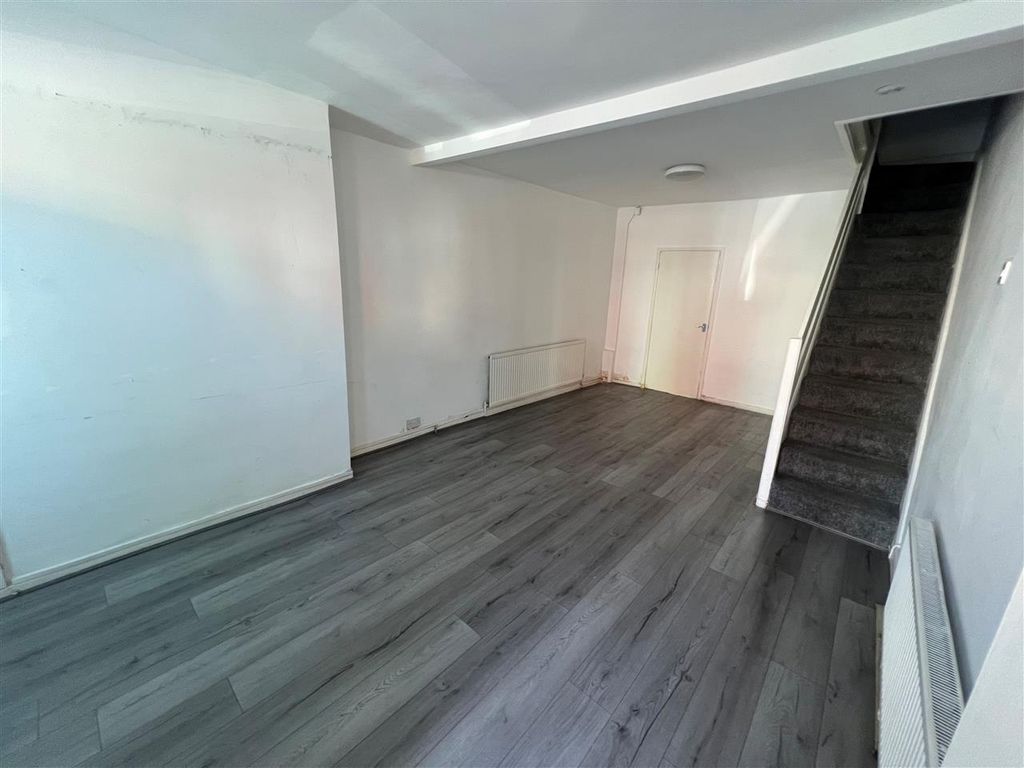 Property photo 2 of 6 Lounge