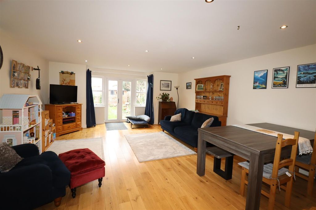 Property photo 2 of 12 Lounge/ Dining Room