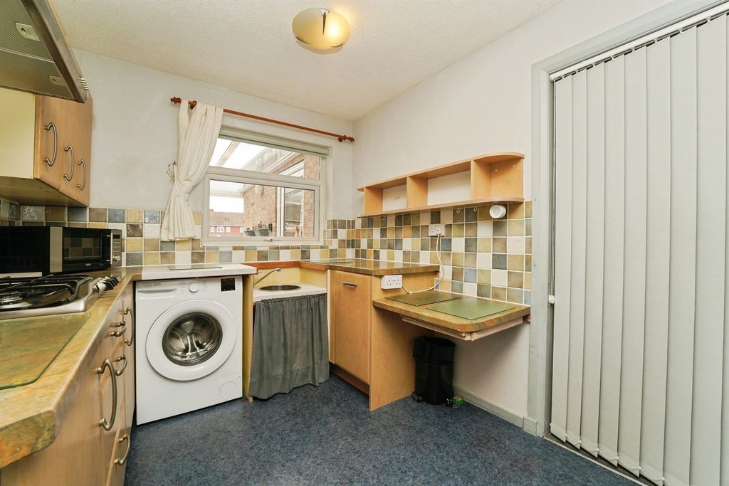 Property photo 2 of 27
