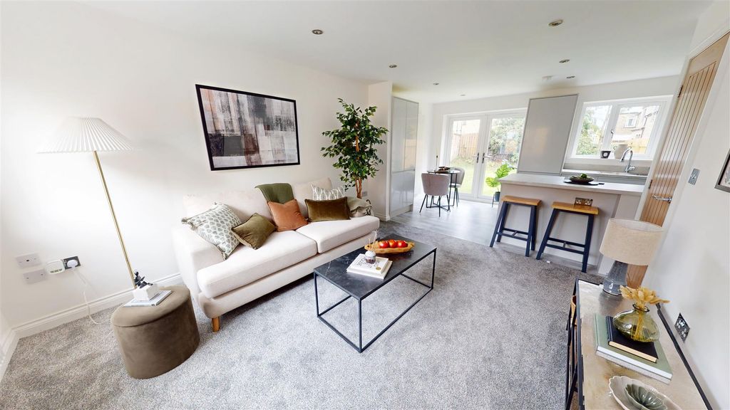 Property photo 2 of 19 Dining Kitchen / Living