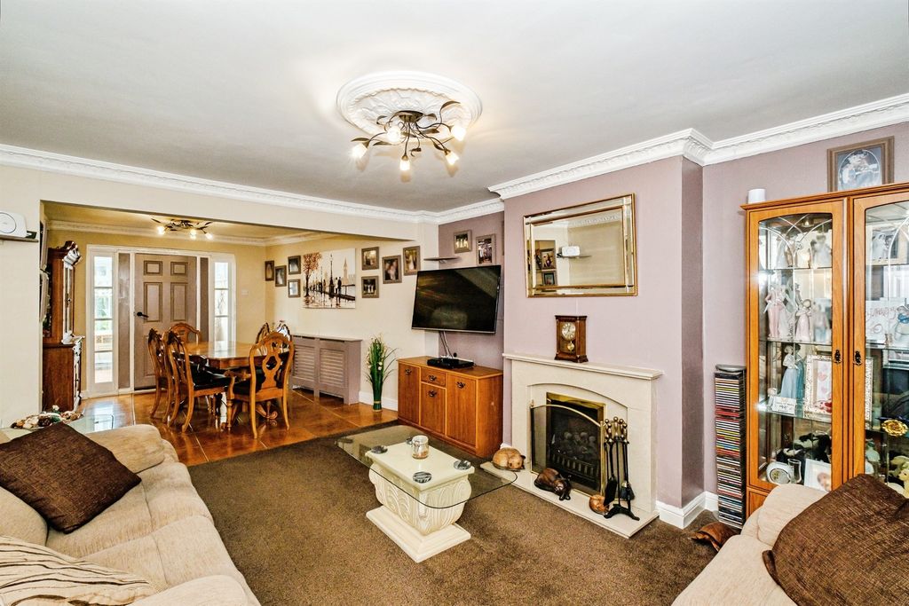 Property photo 2 of 25