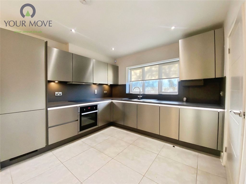 Property photo 2 of 19 Picture No. 16