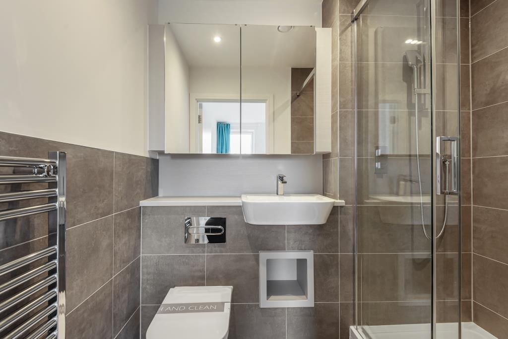 Property photo 3 of 10 Bathroom