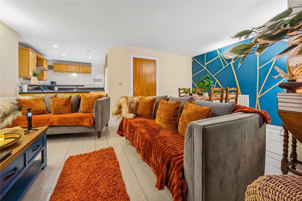 Property photo 2 of 45 Picture No. 13