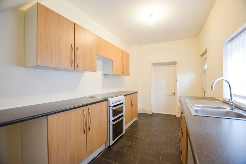 Property photo 1 of 9 Kitchen
