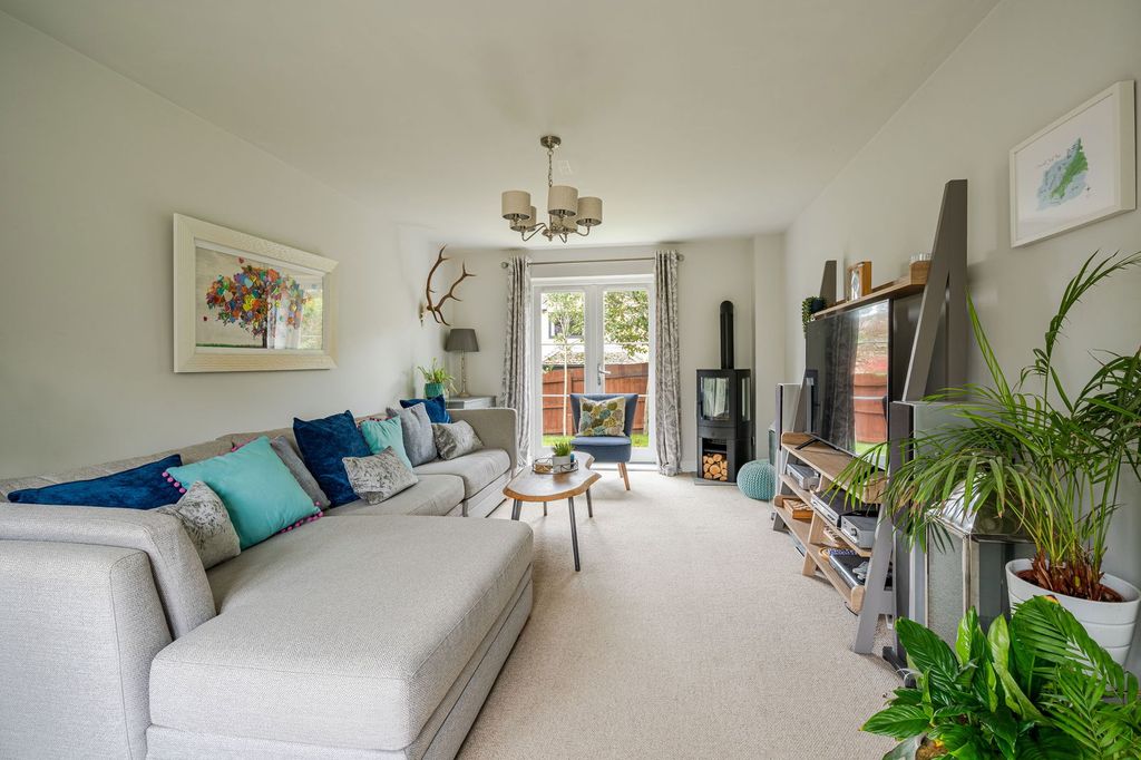 Property photo 2 of 21