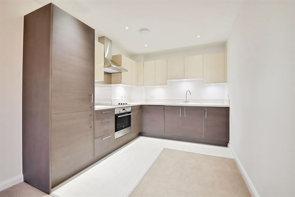 Property photo 3 of 7 Kitchen