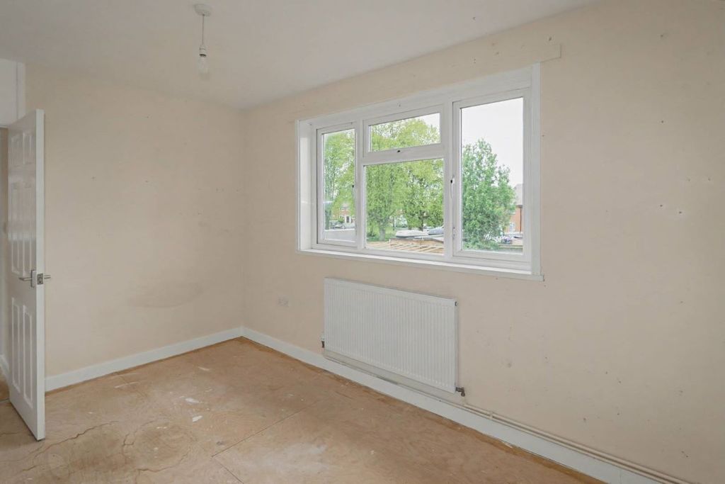 Property photo 3 of 4