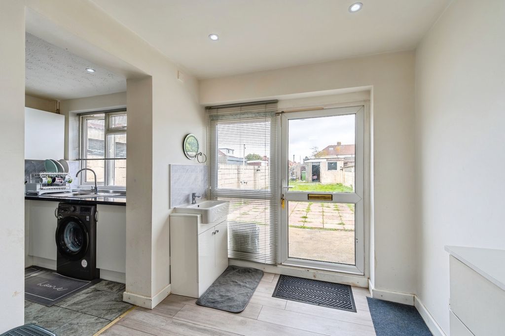 Property photo 3 of 19 Pbox-Img.Jpg