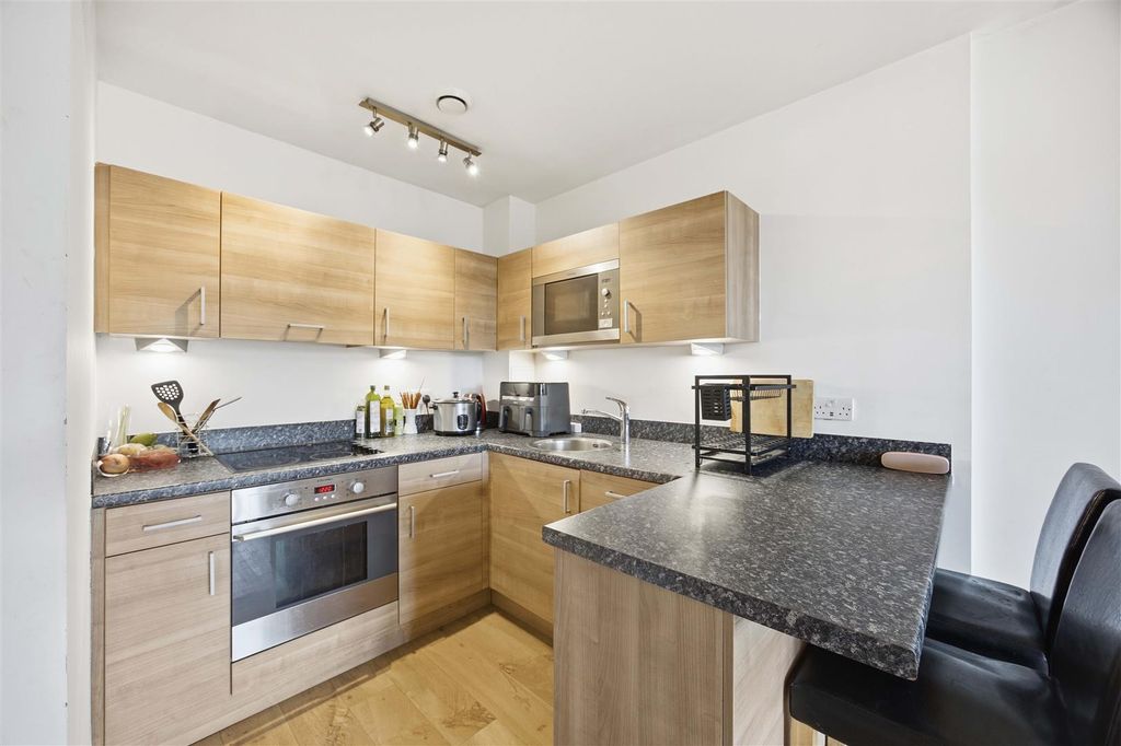 Property photo 3 of 14 Kitchen