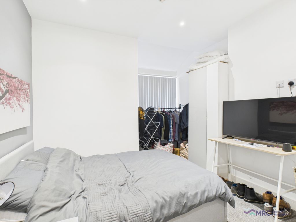 Property photo 1 of 8 Furnished En-Suite Room To Rent With Bills Included