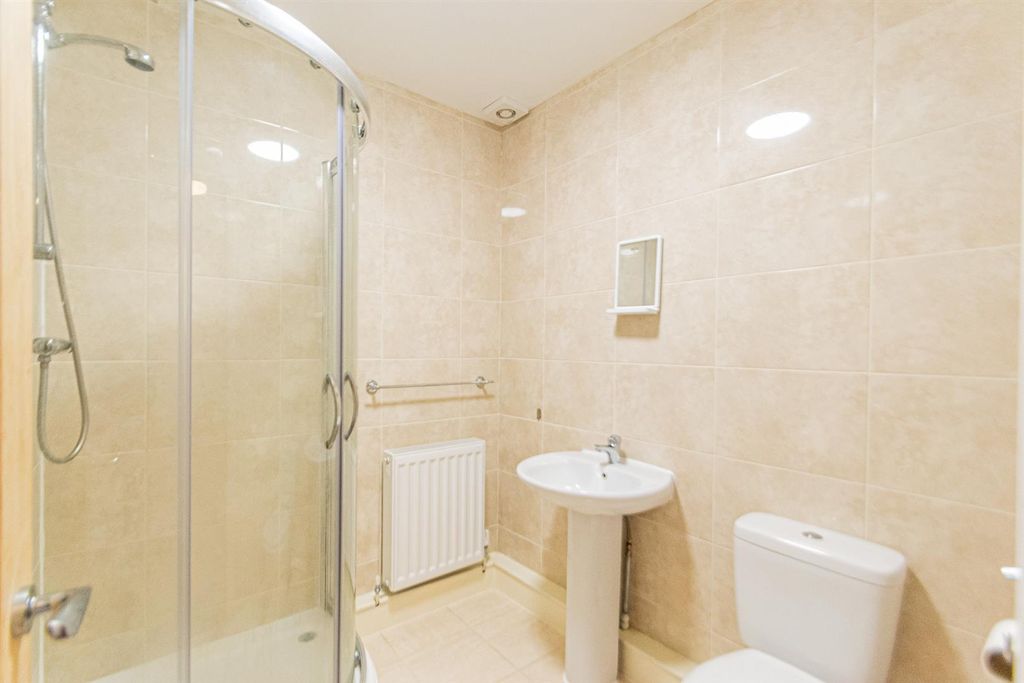Property photo 3 of 14 En-Suite