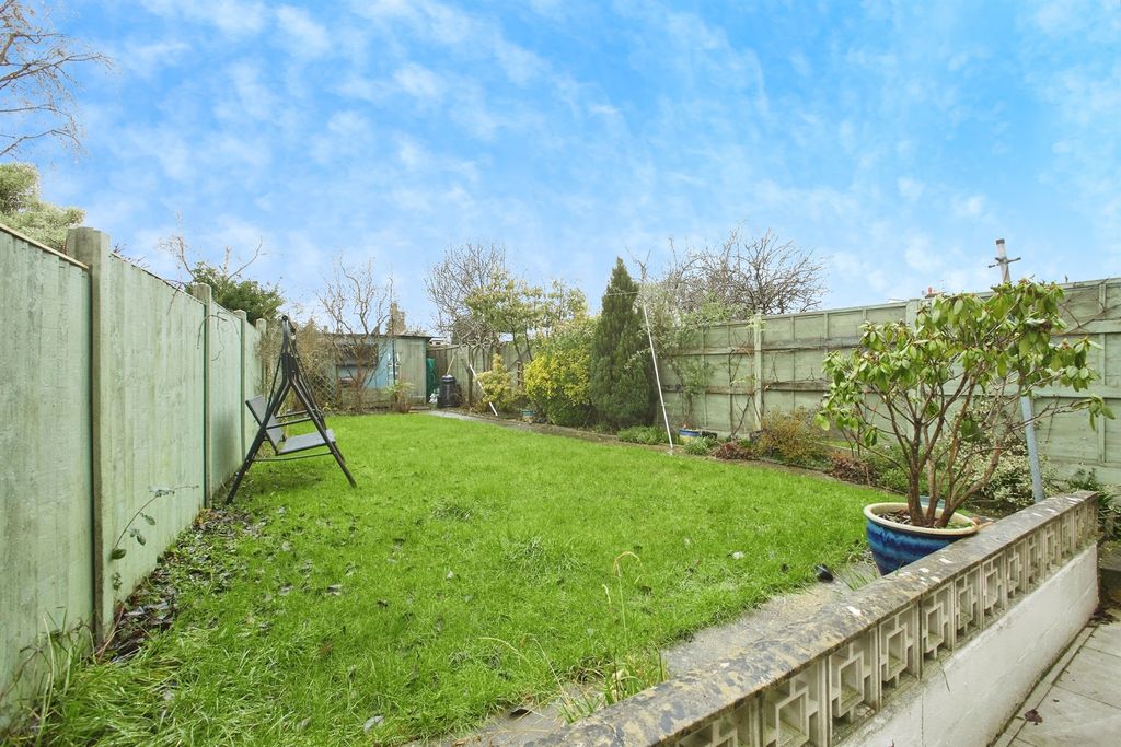 Property photo 2 of 20