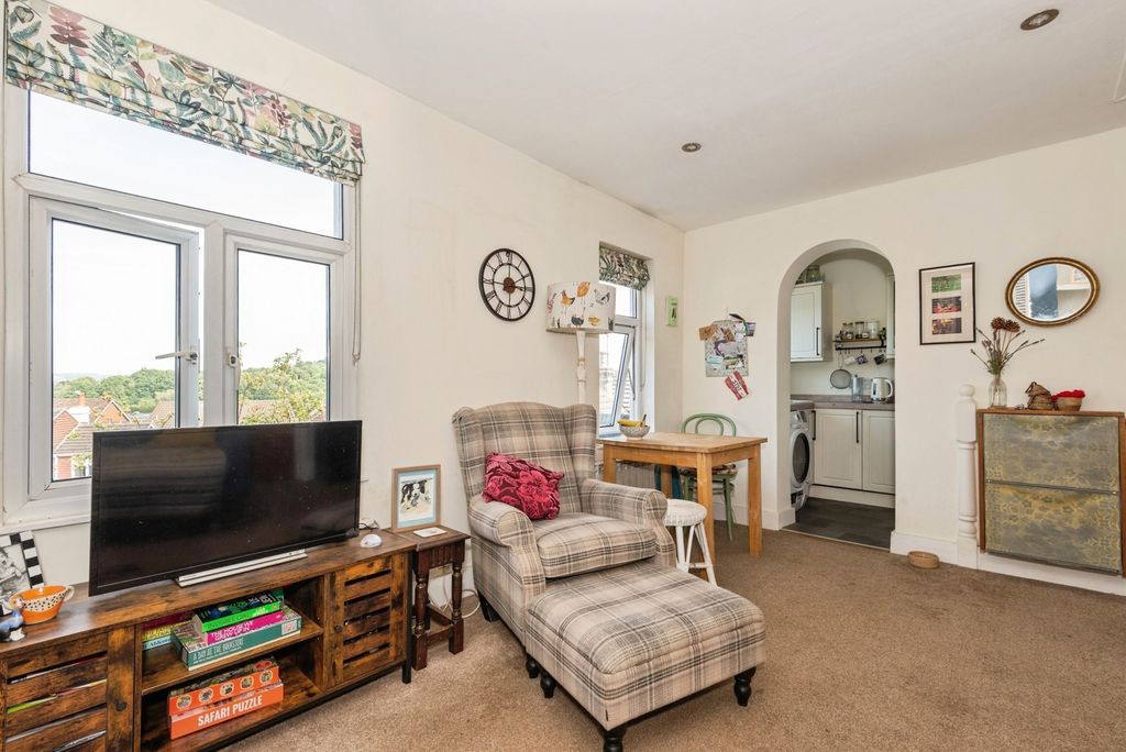 Property photo 3 of 11 Photo