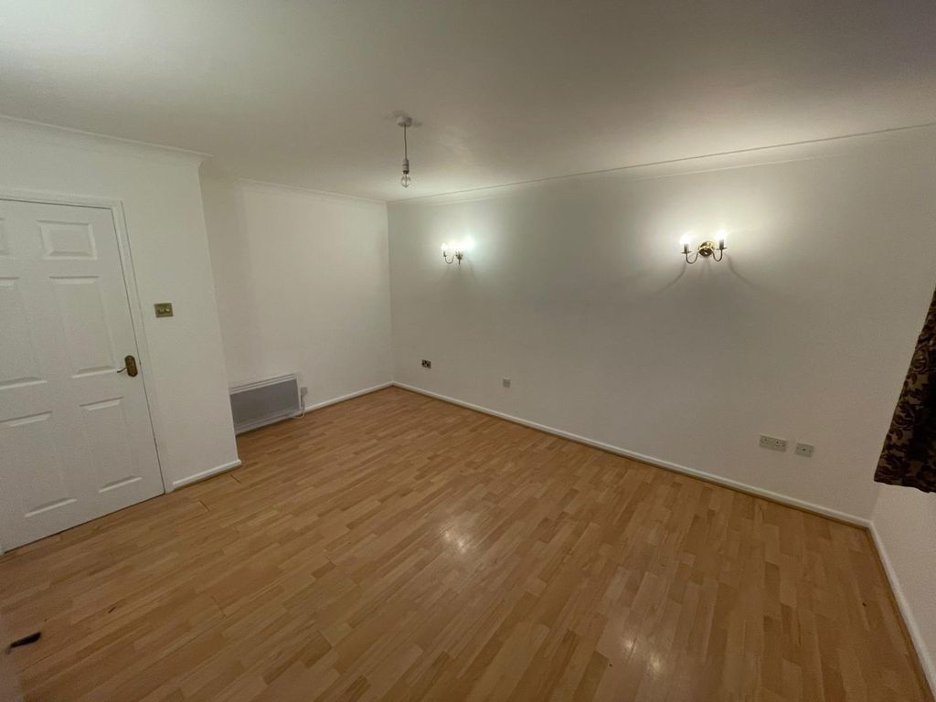 Property photo 3 of 7 Picture No. 33