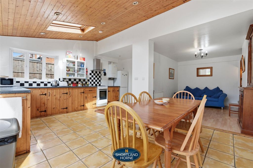 Property photo 3 of 34 116 Canley Rd (20 Of 36).Jpg