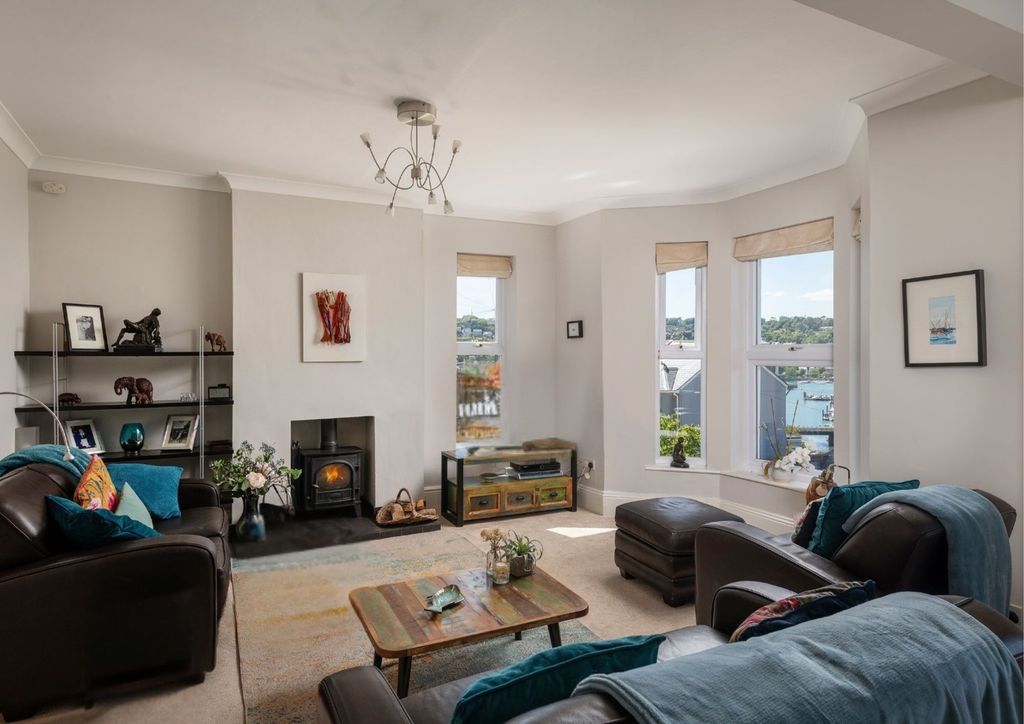 Property photo 2 of 14 Cragside, Kingswear_ Living Room