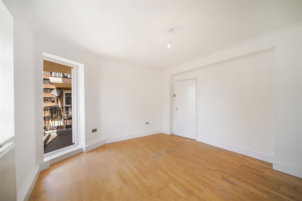 Property photo 2 of 14 Lancaster House