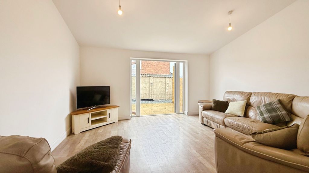 Property photo 1 of 23 Lounge