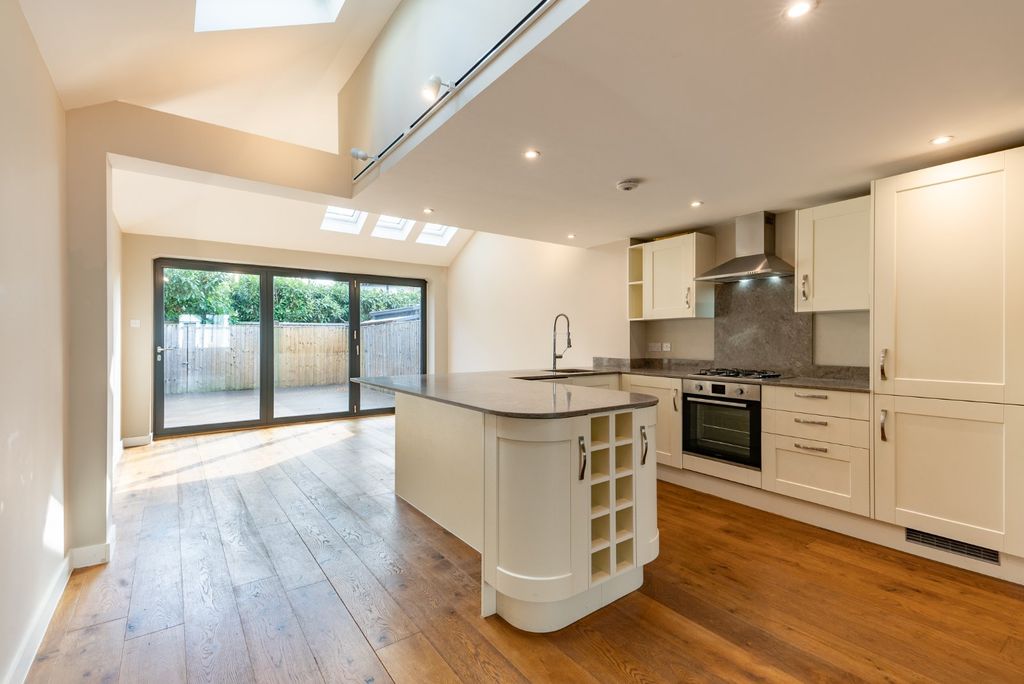 Property photo 3 of 17 Kitchen